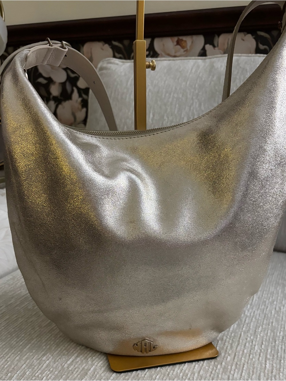 New Amsterdam Leatherworks Wyatt Oversize Metallic Leather Hobo Bag NWT